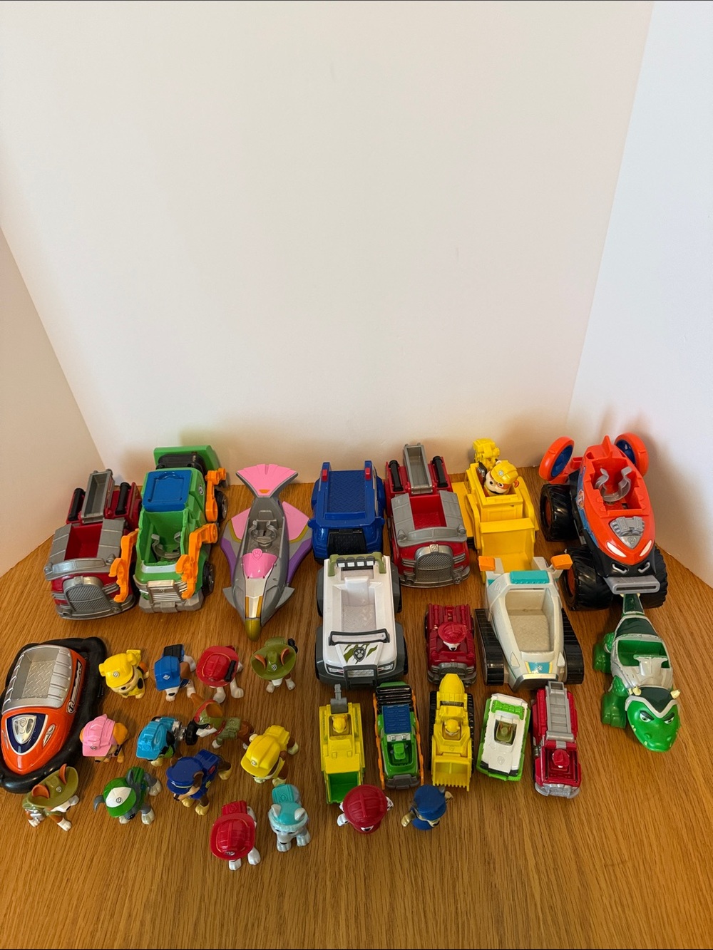 PAW Patrol Lot #2- Vehicle and Figure Set